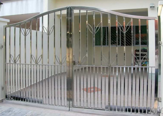 China Sicherheitstüren aus Edelstahl mit glatter Oberfläche, moderne Vordertüren aus Stahl mit Namensschild-Logo fournisseur